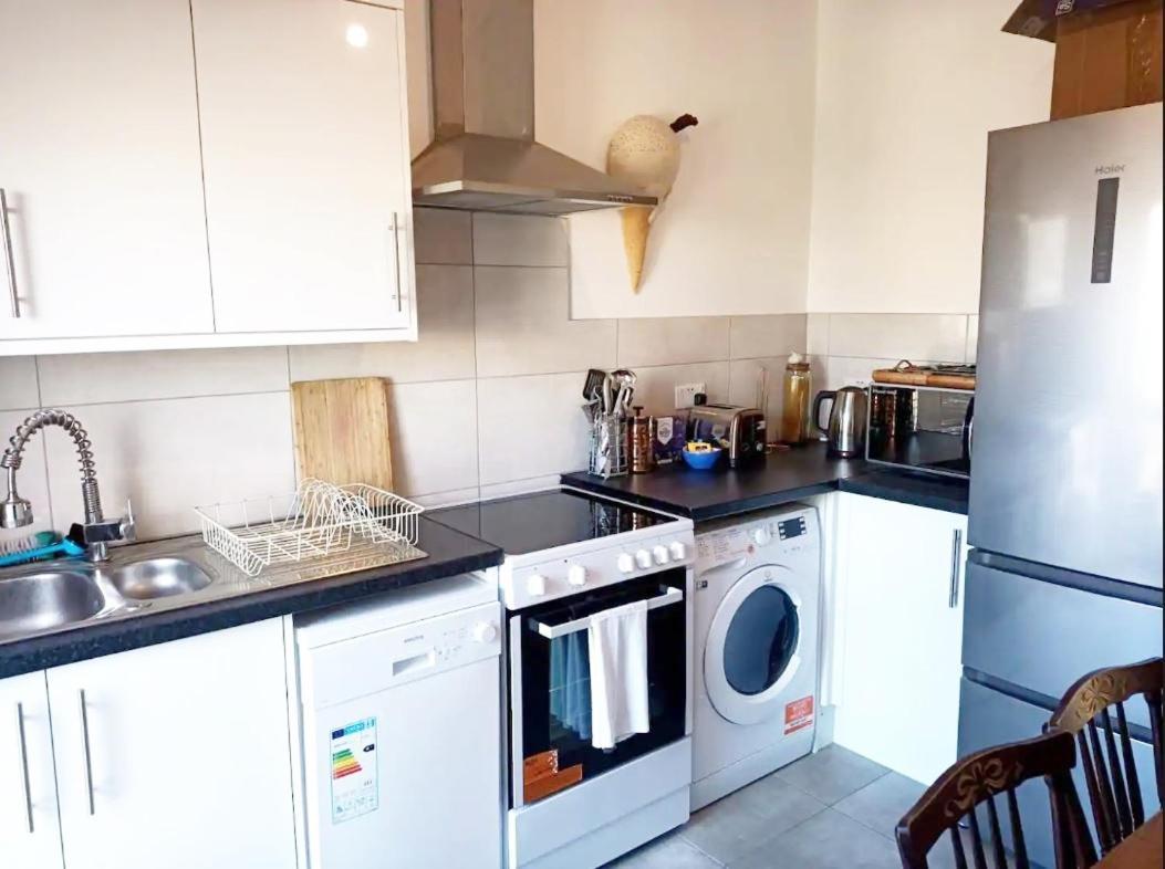 Apartament Stylish 2-Bed Flat, Quick Access To London Sights Zewnętrze zdjęcie